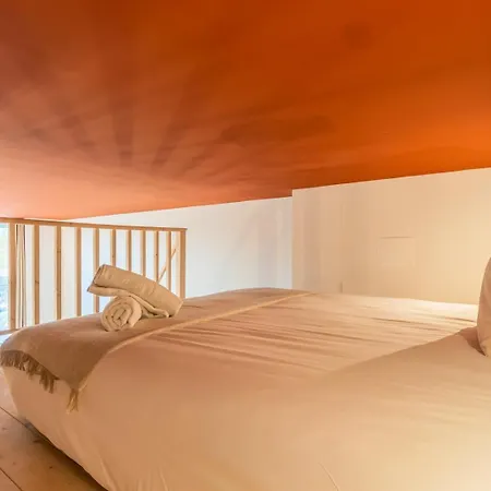 Apartment Pour Deux En Mezzanine Avec Petit Balcon *