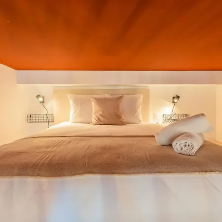 Lejlighed Pour Deux En Mezzanine Avec Petit Balcon