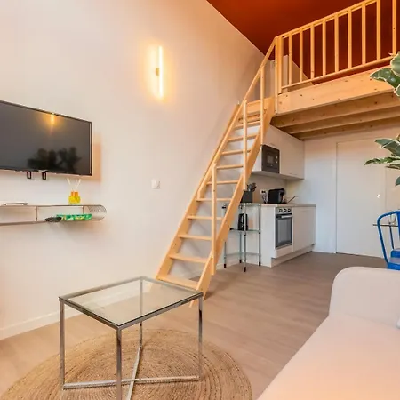 Pour Deux En Mezzanine Avec Petit Balcon * Villeneuve-d'Ascq