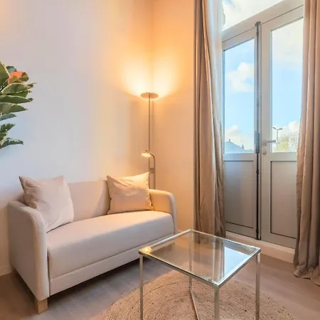 公寓 Pour Deux En Mezzanine Avec Petit Balcon