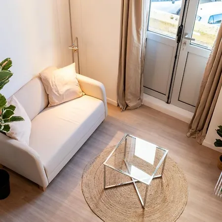 Apartment Pour Deux En Mezzanine Avec Petit Balcon