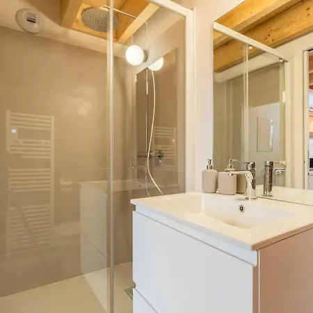 Pour Deux En Mezzanine Avec Petit Balcon شقة *