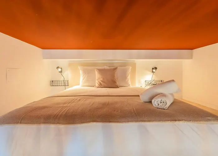 Appartement Pour Deux En Mezzanine Avec Petit Balcon