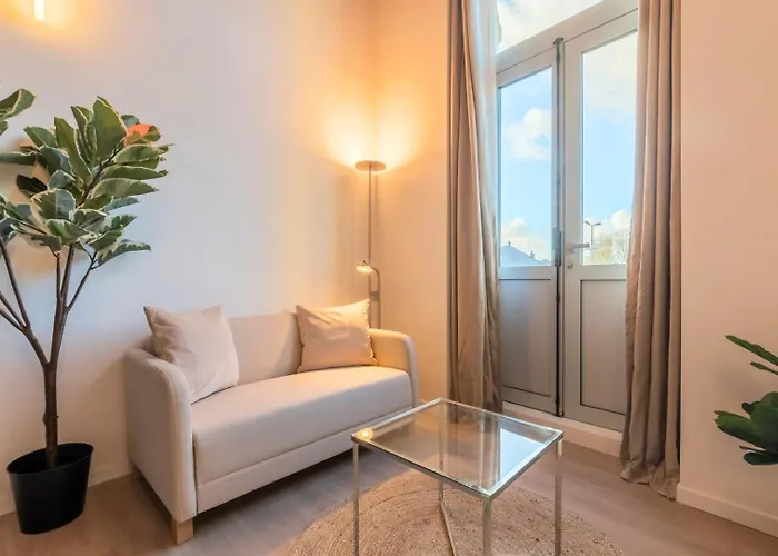 Appartement Pour Deux En Mezzanine Avec Petit Balcon