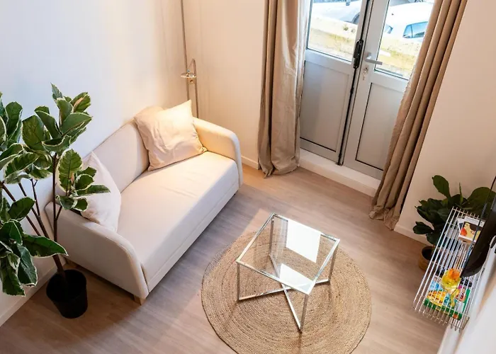 Appartement Pour Deux En Mezzanine Avec Petit Balcon