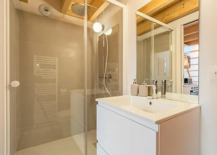 Pour Deux En Mezzanine Avec Petit Balcon Appartement *